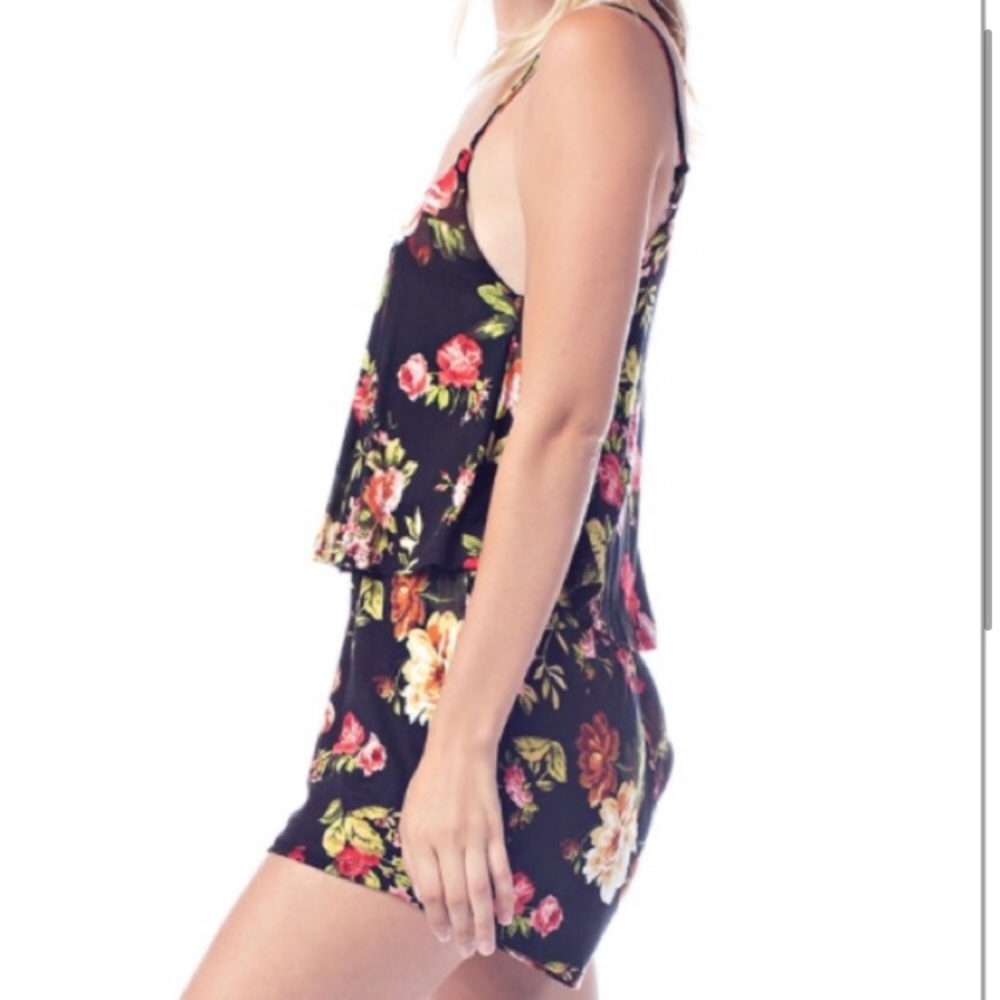 ❤️Last 1❤️ Black Floral Layered Romper - Picture 2 of 3